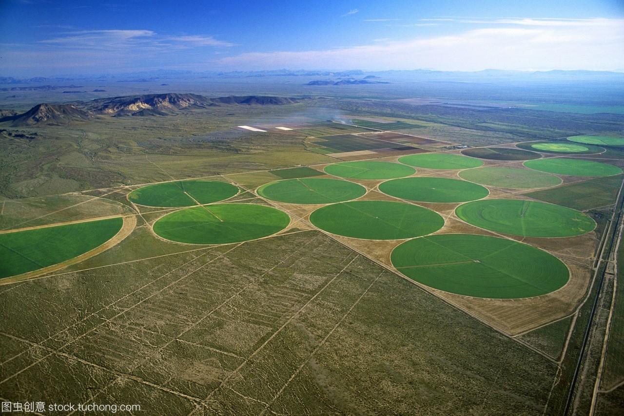 農業-中心支點的鳥瞰圖,位于美國亞利桑那州dateland附近的沙漠環境。